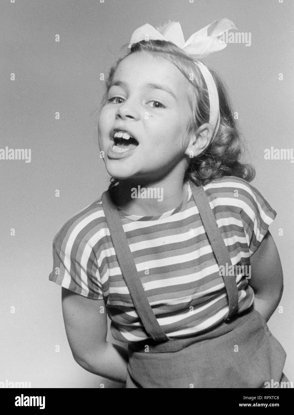 CORNELIA FROBOESS - DIE KLEINE CONNY FROBOESS SINGT: 'Pack die Badehose ein', 1951. Stock Photo