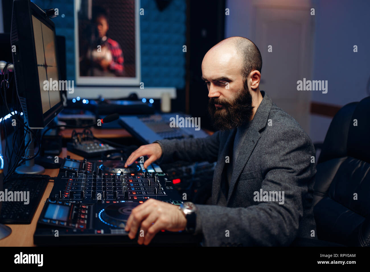 Female singer makes music in hi-res stock photography and images - Alamy