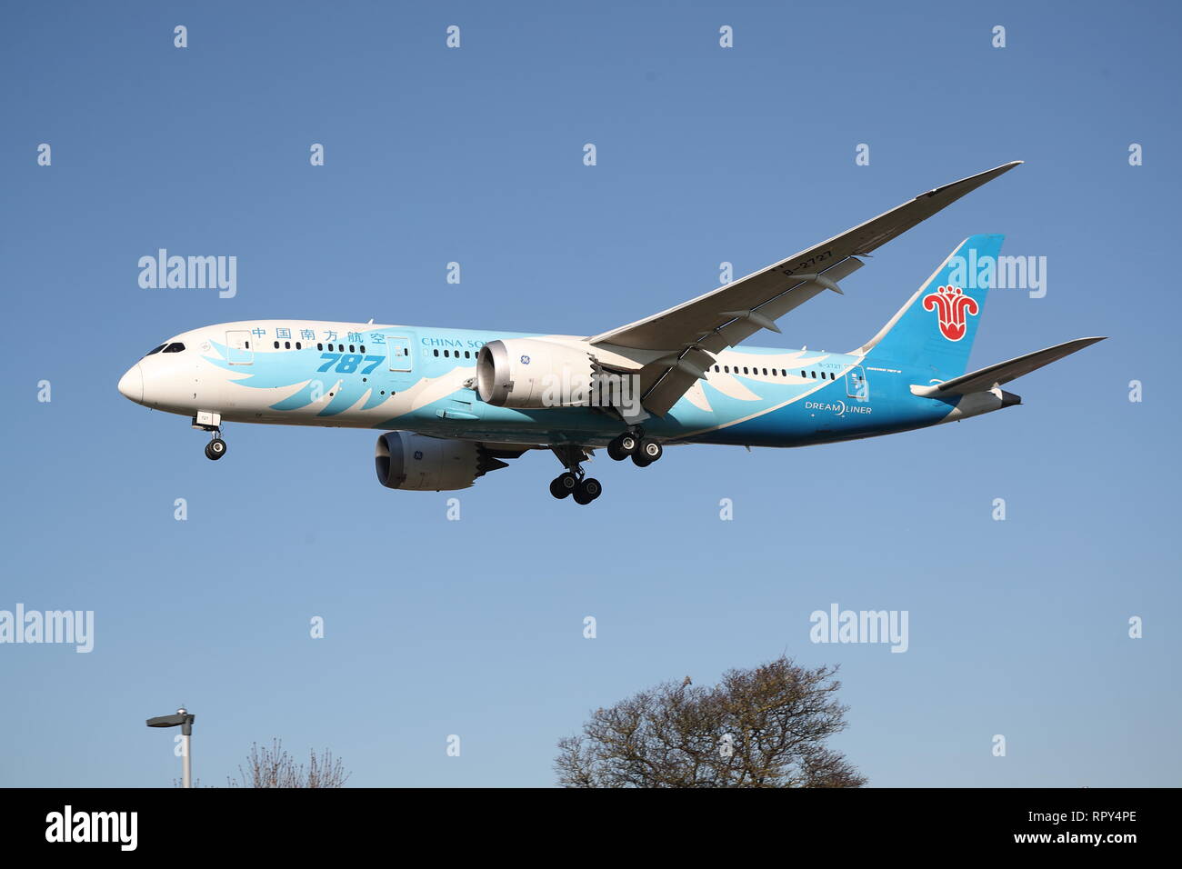China Southern Airlines Boeing 787-8 Dreamliner B-2727 landing at London Heathrow Airport, UK Stock Photo