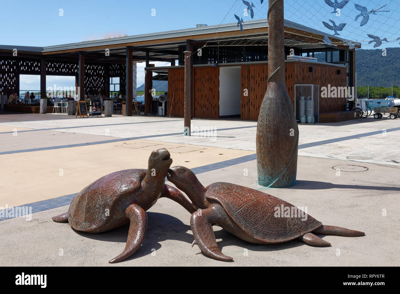 Cairns statues hires stock photography and images Alamy