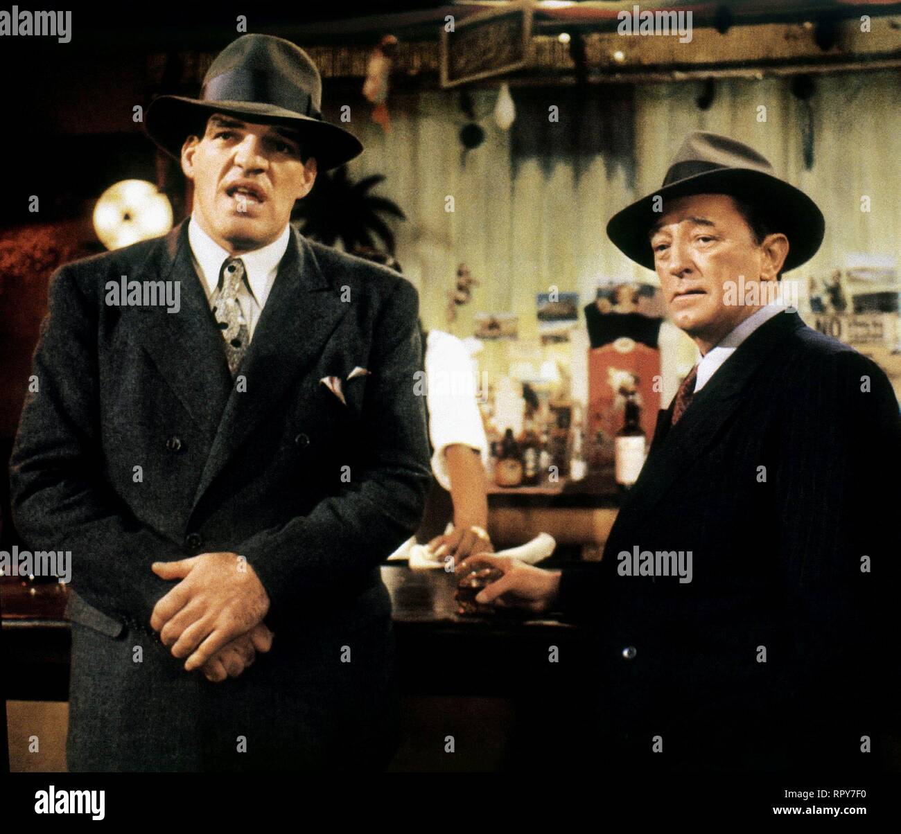 O'HALLORAN,MITCHUM, FAREWELL MY LOVELY, 1975 Stock Photo - Alamy