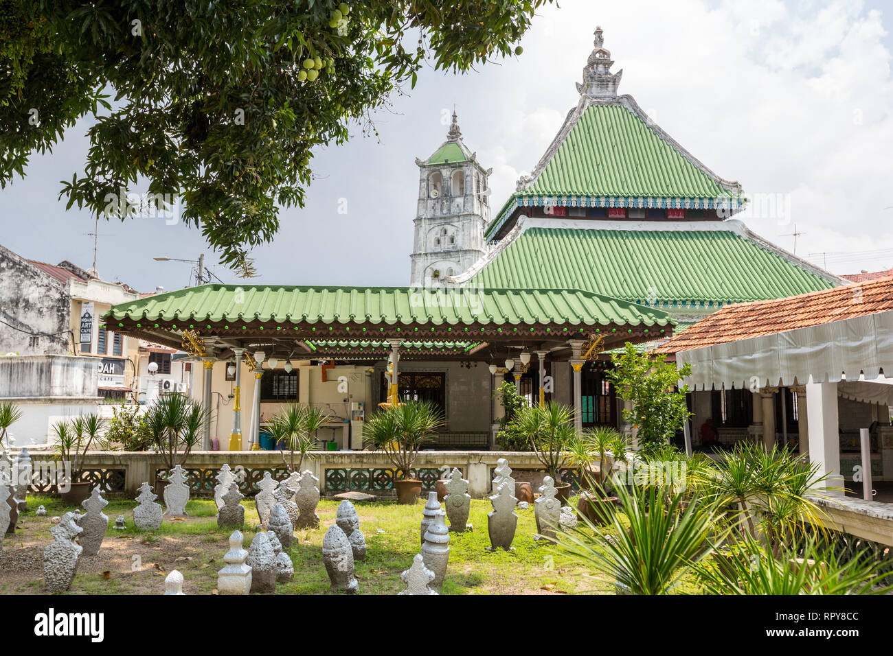 Kampung Kling Mosque, Masjid Kampung Kling, Cemetery Gravestones in Foreground.  Melaka, Malaysia. Stock Photo