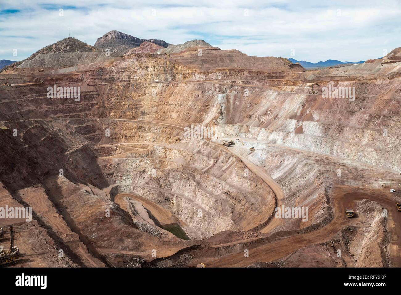 Panoramic view of the open pit mine in gold mine in Sonora, Mexico.  vista panoramica del tajo a cielo abiernto en mina de oro en Sonora, Mexico. Stock Photo