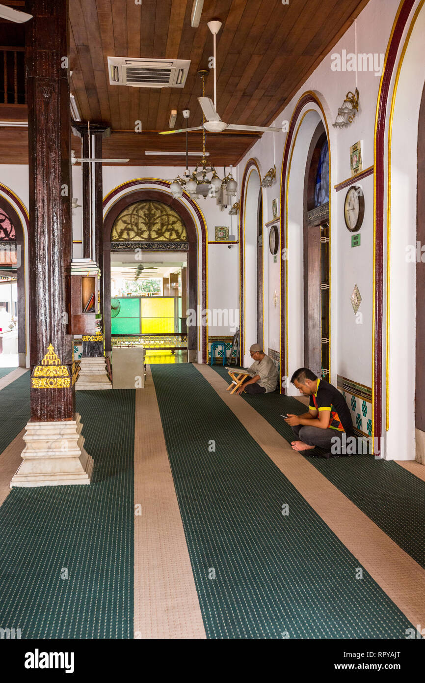 Tranquerah Mosque Men Relaxing Reading Checking Cell Phone Outside The Prayer Hall Melaka Malaysia Stock Photo Alamy Tranquerah Mosque Men Relaxing Reading Checking Cell Phone Outside The Prayer Hall Melaka Malaysia Stock Photo Alamy