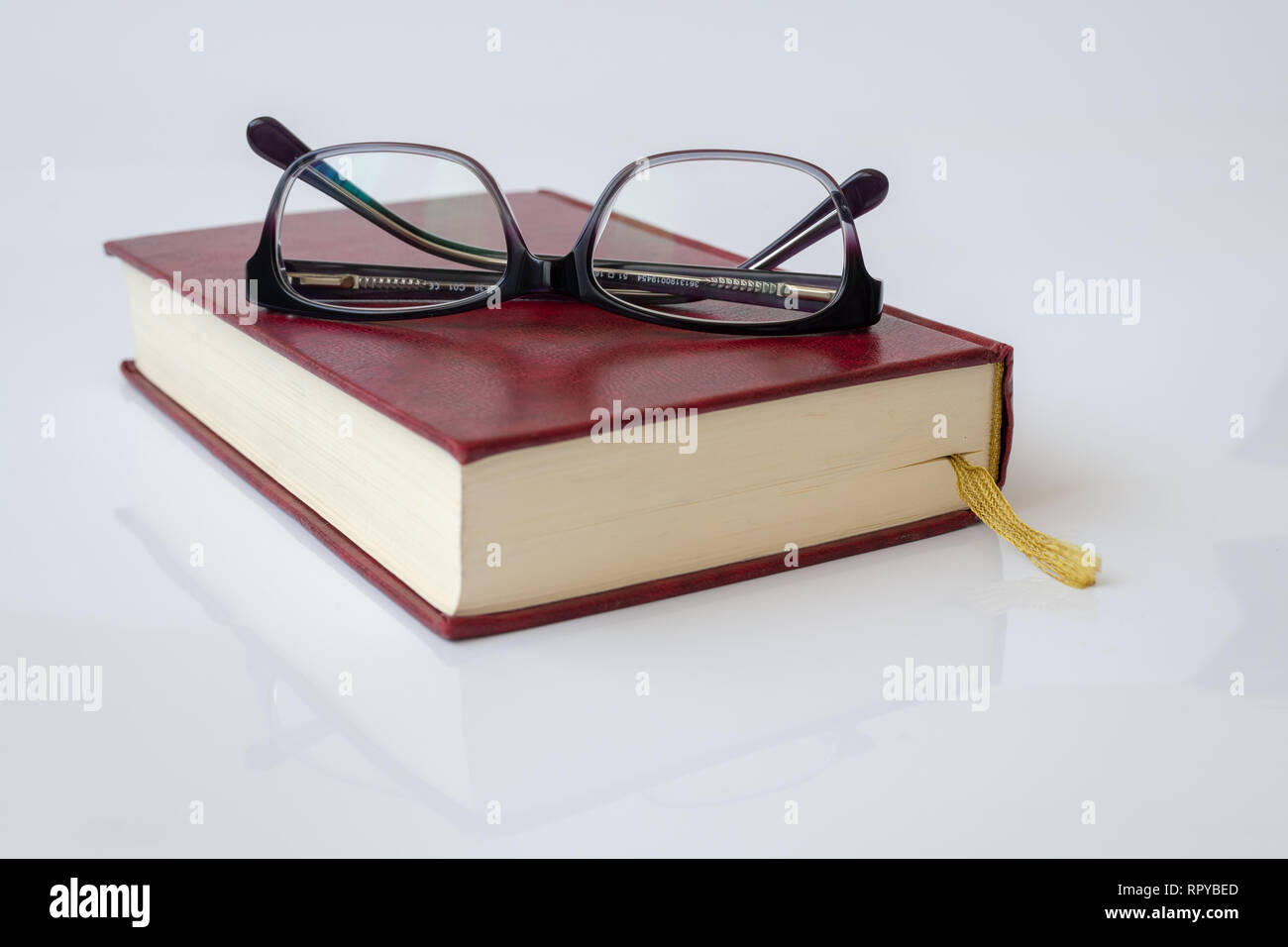 Monofocal Spectacles Monofocal eyeglasses hi-res stock photography and images - Alamy