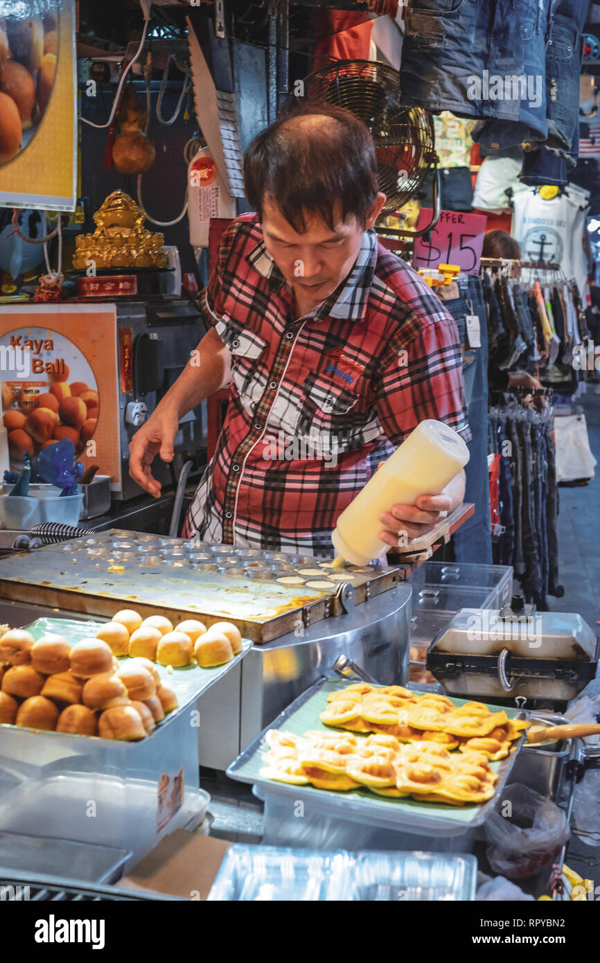 Street food market in Singapore Stock Photo - Alamy