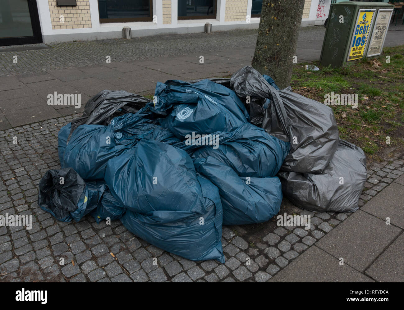 Rubbish bin bags hires stock photography and images Alamy