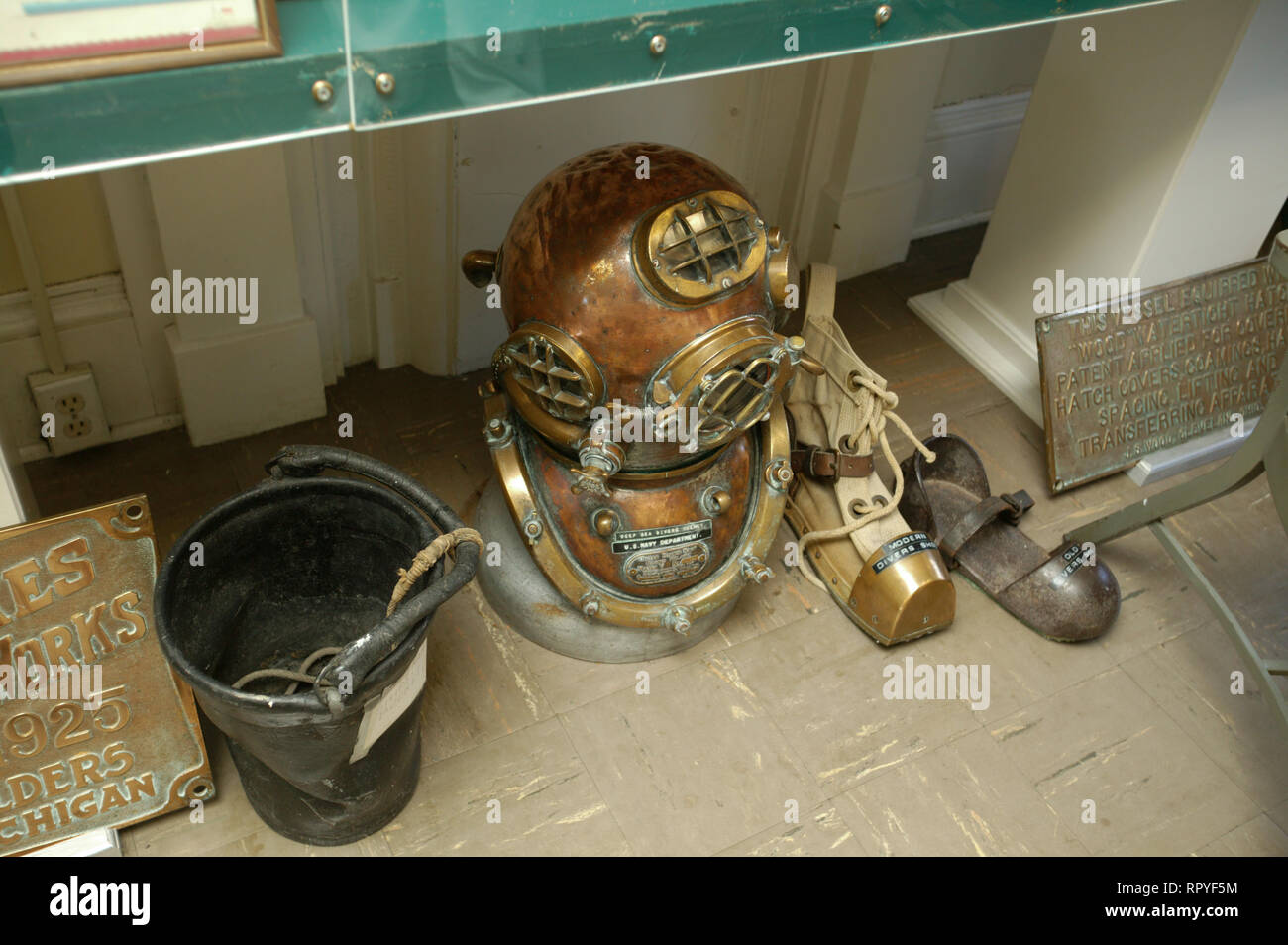 Antique Deep Sea Helmet High Resolution Stock Photography And Images Alamy