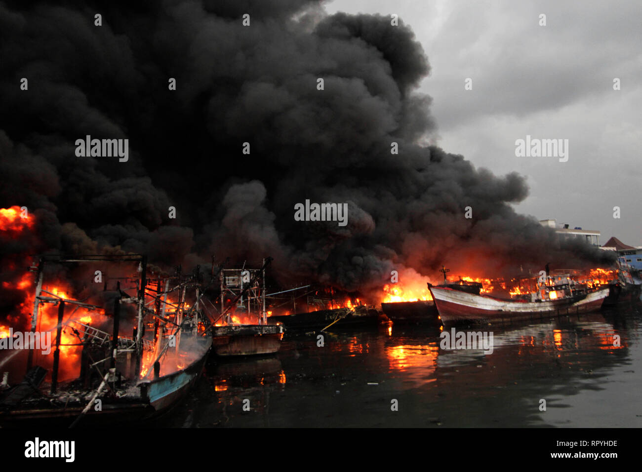 Jakarta, Indonesia. 23rd Feb, 2019. Boats are set on fire at Muara Baru Port in Jakarta, Indonesia. Feb. 23, 2019. Credit: Krisnada/Xinhua/Alamy Live News Stock Photo