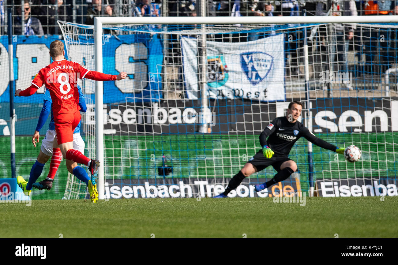Bochum, Germany. 23rd Feb, 2019. Soccer: 2nd Bundesliga, VfL Bochum - Holstein Kiel, 23rd matchday in the Vonovia Ruhrstadion. Kiel's Alexander Mühling (l) overcomes with his goal shot Bochums goalkeeper Manuel Riemann and scores 0:1. Credit: Guido Kirchner/dpa - IMPORTANT NOTE: In accordance with the requirements of the DFL Deutsche Fußball Liga or the DFB Deutscher Fußball-Bund, it is prohibited to use or have used photographs taken in the stadium and/or the match in the form of sequence images and/or video-like photo sequences./dpa/Alamy Live News Stock Photo