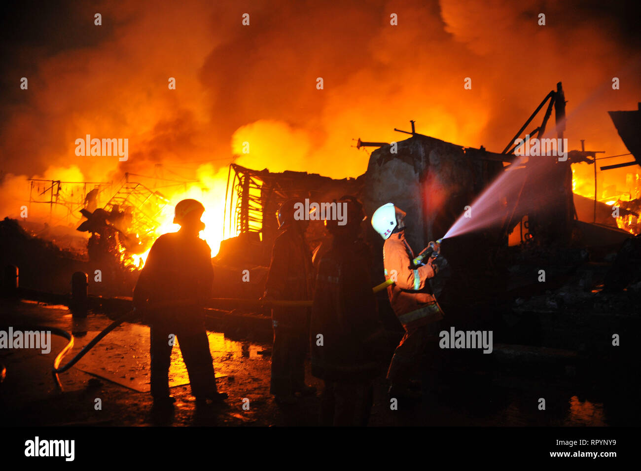 Jakarta, Indonesia. 23rd Feb, 2019. Firefighters try to extinguish the burning fishing boats at Muara Baru Port in Jakarta, Indonesia, Feb. 23, 2019. Credit: Zulkarnain/Xinhua/Alamy Live News Stock Photo