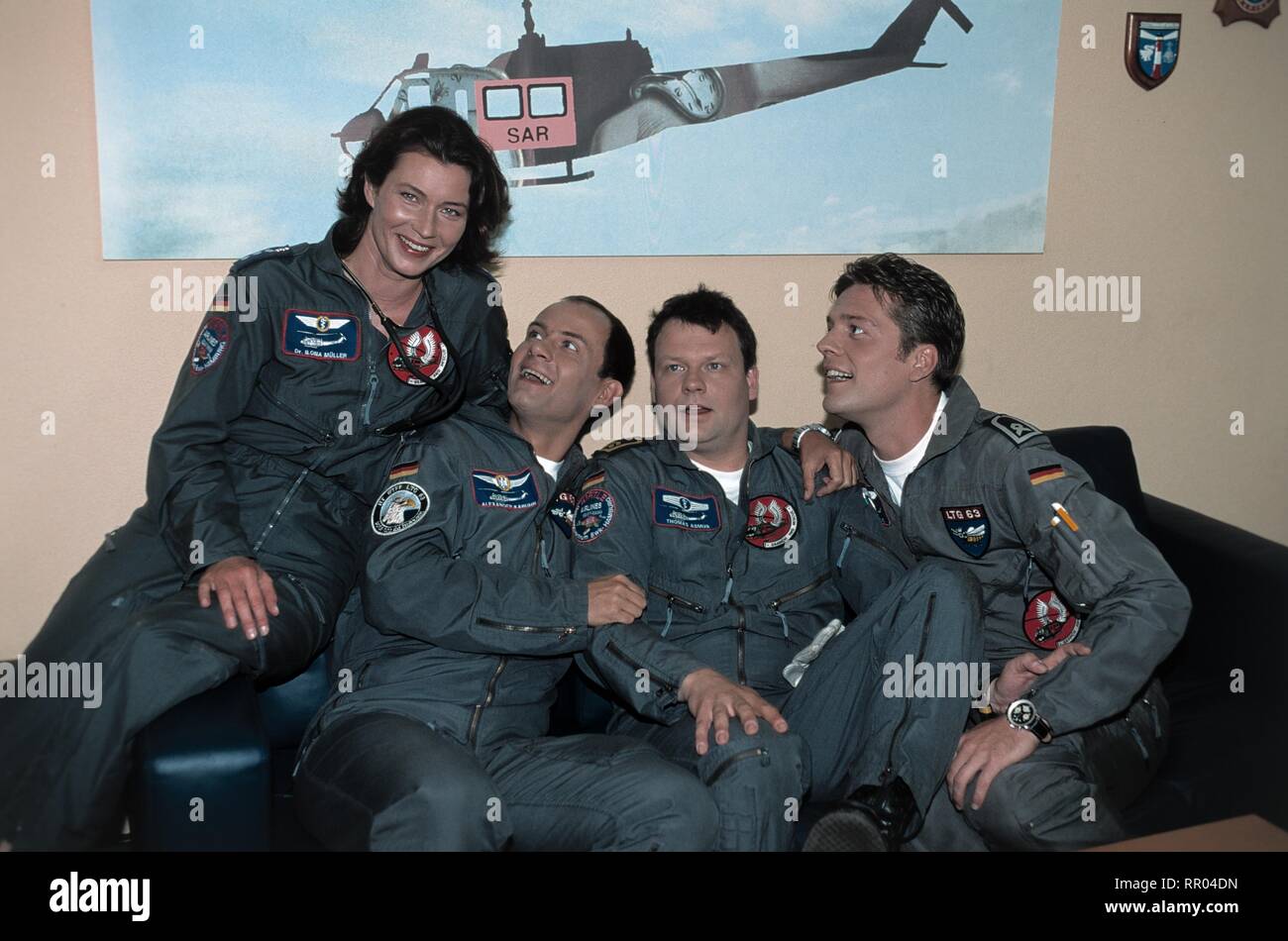 DIE RETTUNGSFLIEGER - V. STAFFEL / Rolf Liccini Die Rettungsflieger: JULIA HEINEMANN, MATTHIAS LEJA, ULRICH BÄHNK, OLIVER HÖRNER # / Überschrift: DIE RETTUNGSFLIEGER - V. STAFFEL Stock Photo