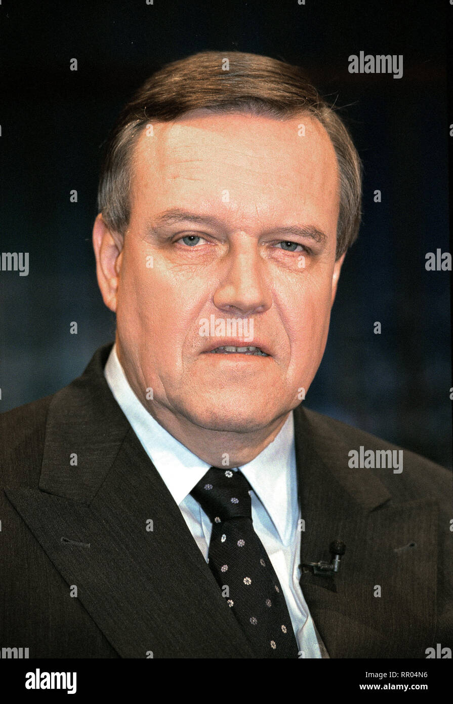 VOLKER RÜHE / VOLKER RÜHE - CDU, ehemaliger Verteidigungsminister 11/2001 / Überschrift: VOLKER RÜHE Stock Photo