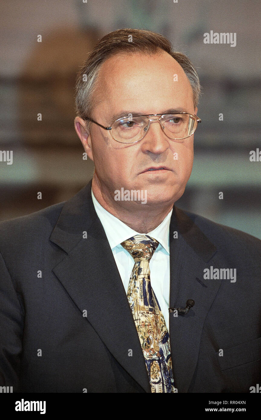 HANS EICHEL / HANS EICHEL- Bundesfinanzminister 11/2001 / Überschrift: HANS EICHEL Stock Photo