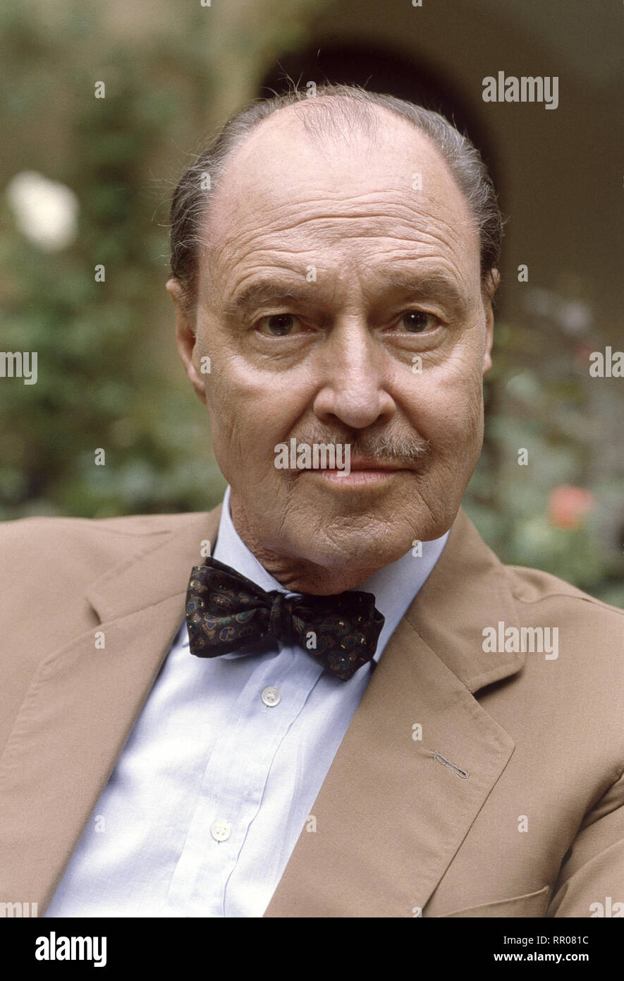 IVAN DESNY / IVAN DESNY - DER GRANDSEIGNEUR DES DEUTSCHEN FILMS - IST AM 13. APRIL 2002 MIT 79 JAHREN IN ASCONA GESTORBEN. Aufnahme aus den 90er Jahren. / Überschrift: IVAN DESNY Stock Photo