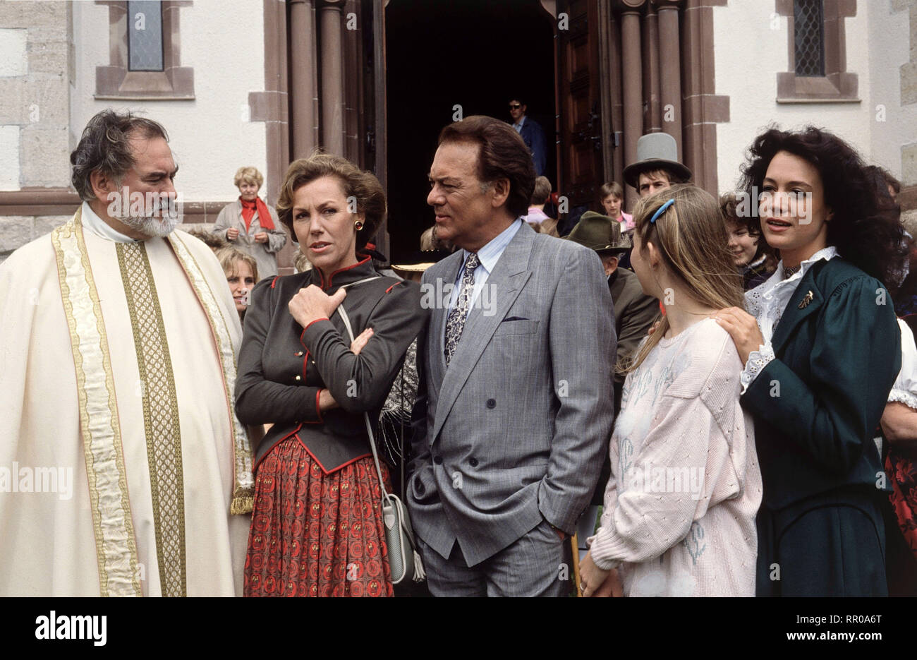 Die Schwarzwaldklinik Hochzeit Mit Hindernissen Brd 1988 Hans Jurgen Togel Hans Wyprachtiger Gaby Dohm Klausjurgen Wussow