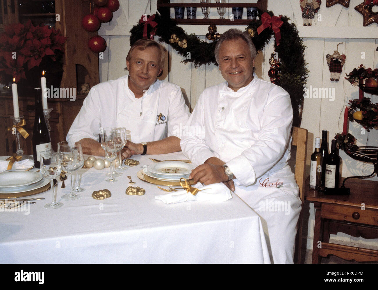 GENIESSEN ERLAUBT / Das Weihnachtsmenü / D 1996 / mit ALFONS SCHUHBECK und ECKART WITZIGMANN / Überschrift: GENIESSEN ERLAUBT / D 1996 Stock Photo