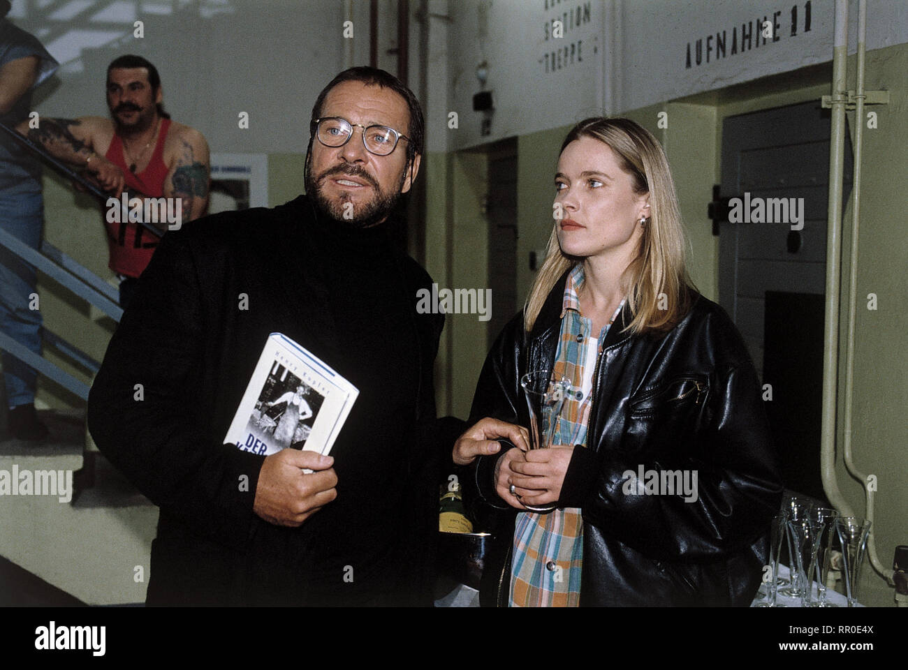 DER SANDMANN / D 1995 / Nico Hofmann / Henry Kupfer (GÖTZ GEORGE), Ina  Littmann (KAROLINE EICHHORN) C39011 # / Überschrift: DER SANDMANN / D 1995  Stock Photo - Alamy