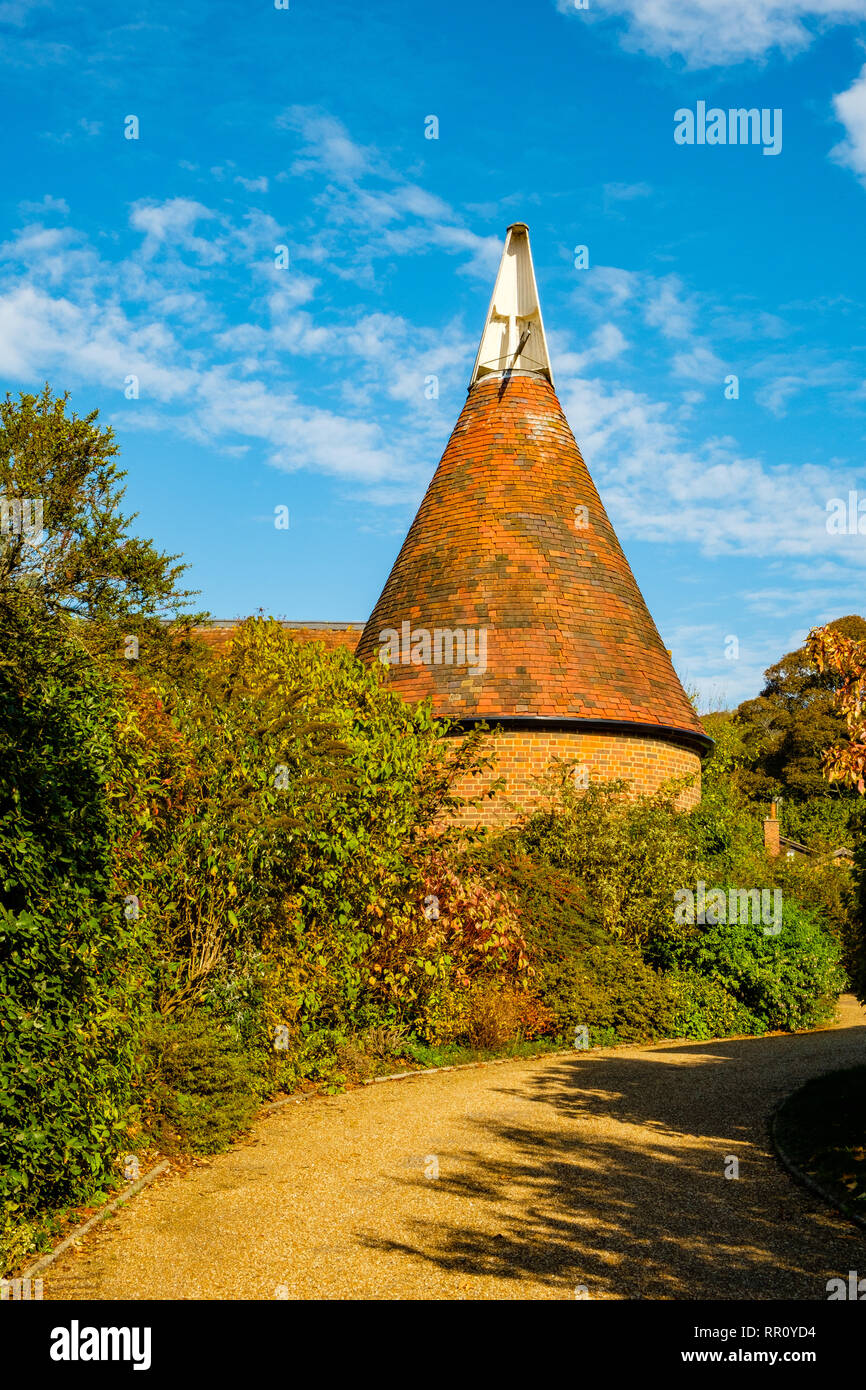 Converted oast house hires stock photography and images Alamy