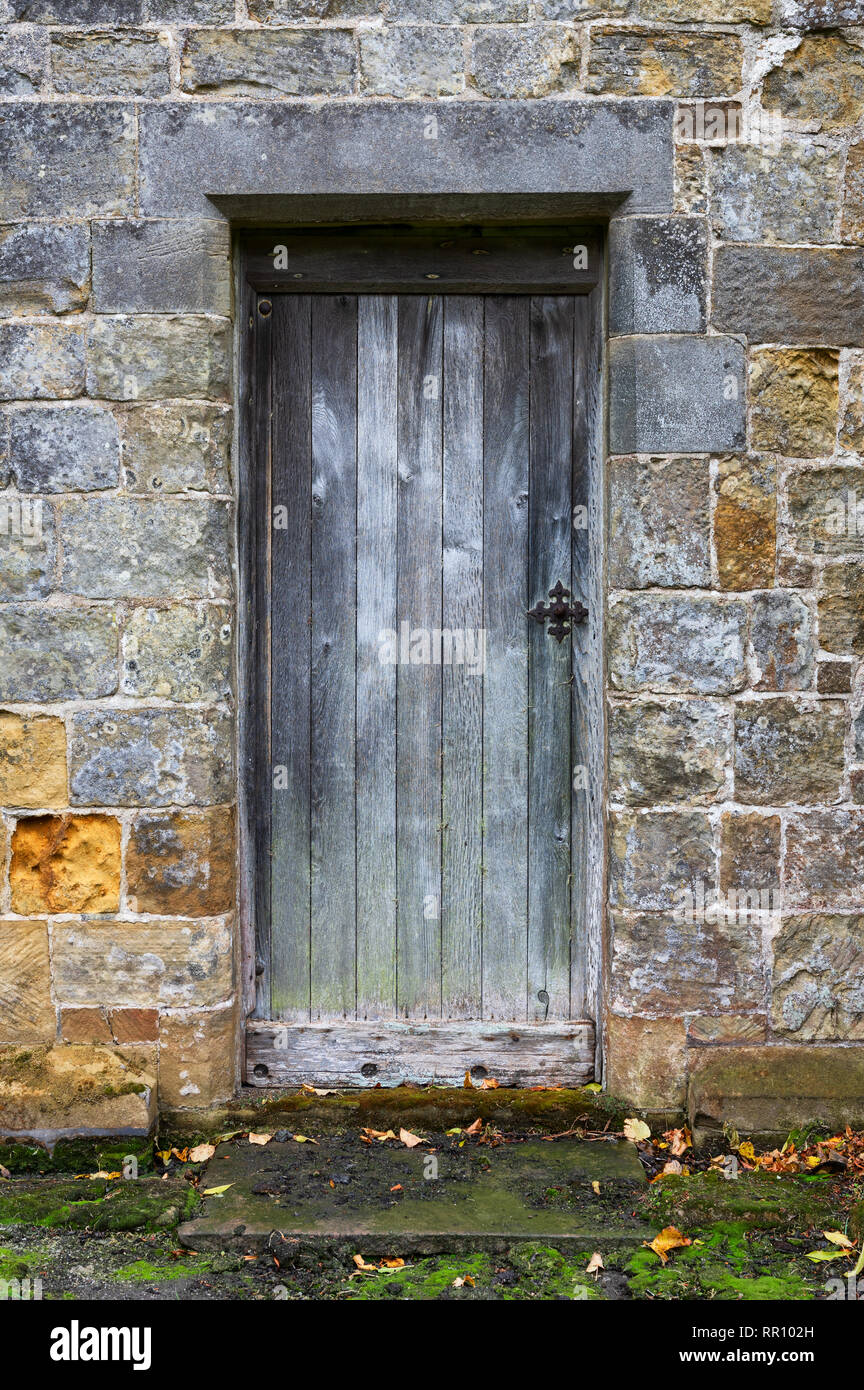 Old oak door hi-res stock photography and images - Alamy