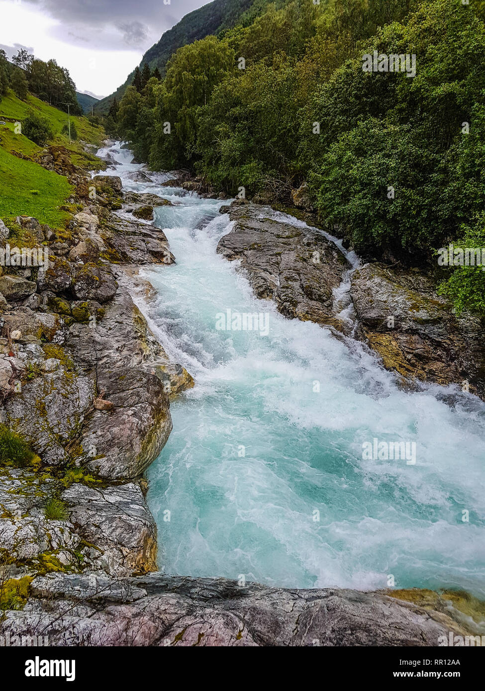 Mountain landscape river lush hi-res stock photography and images - Alamy