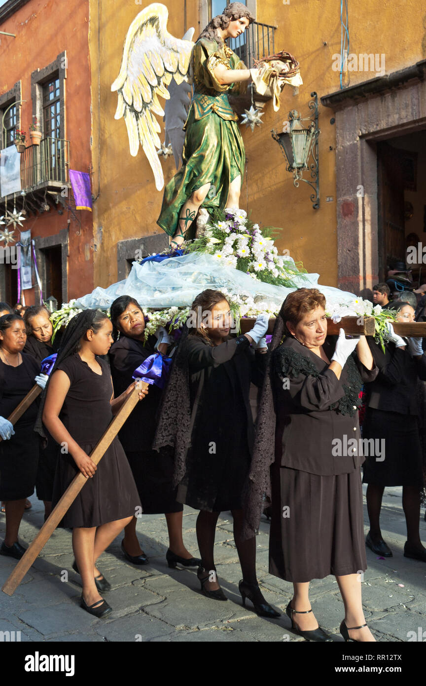 SAN MIGUEL DE ALLENDE, MEXICO - APRIL 6: Holy Week procession on Good Friday on April 6, 2007. The religious parade attracts thousands of visitors eac Stock Photo