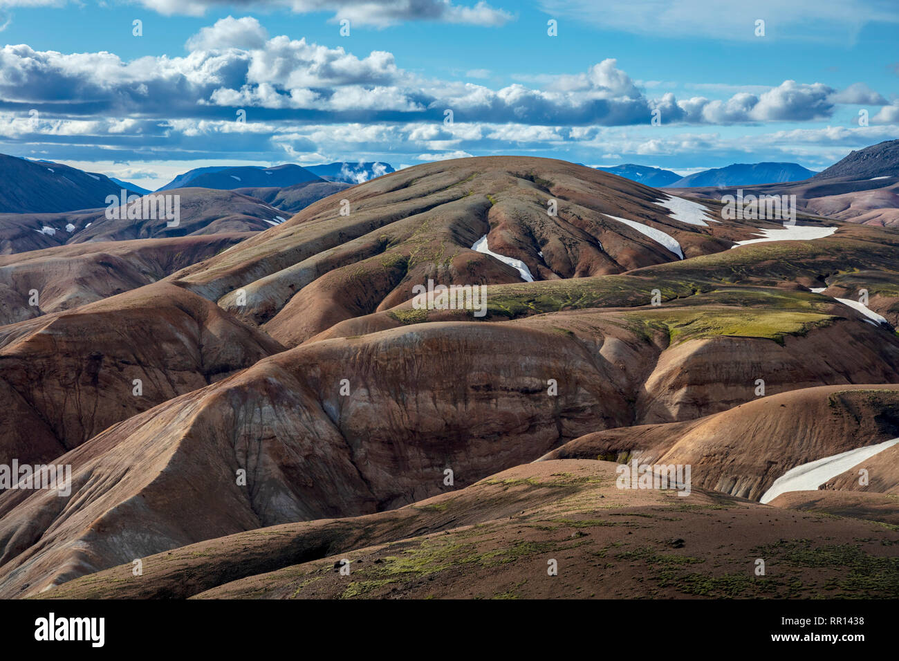 Rhyolite mountains along the Laugavegur trail between Landmannalaugar and Hrafntinnusker. Central Highlands, Sudhurland, Iceland. Stock Photo