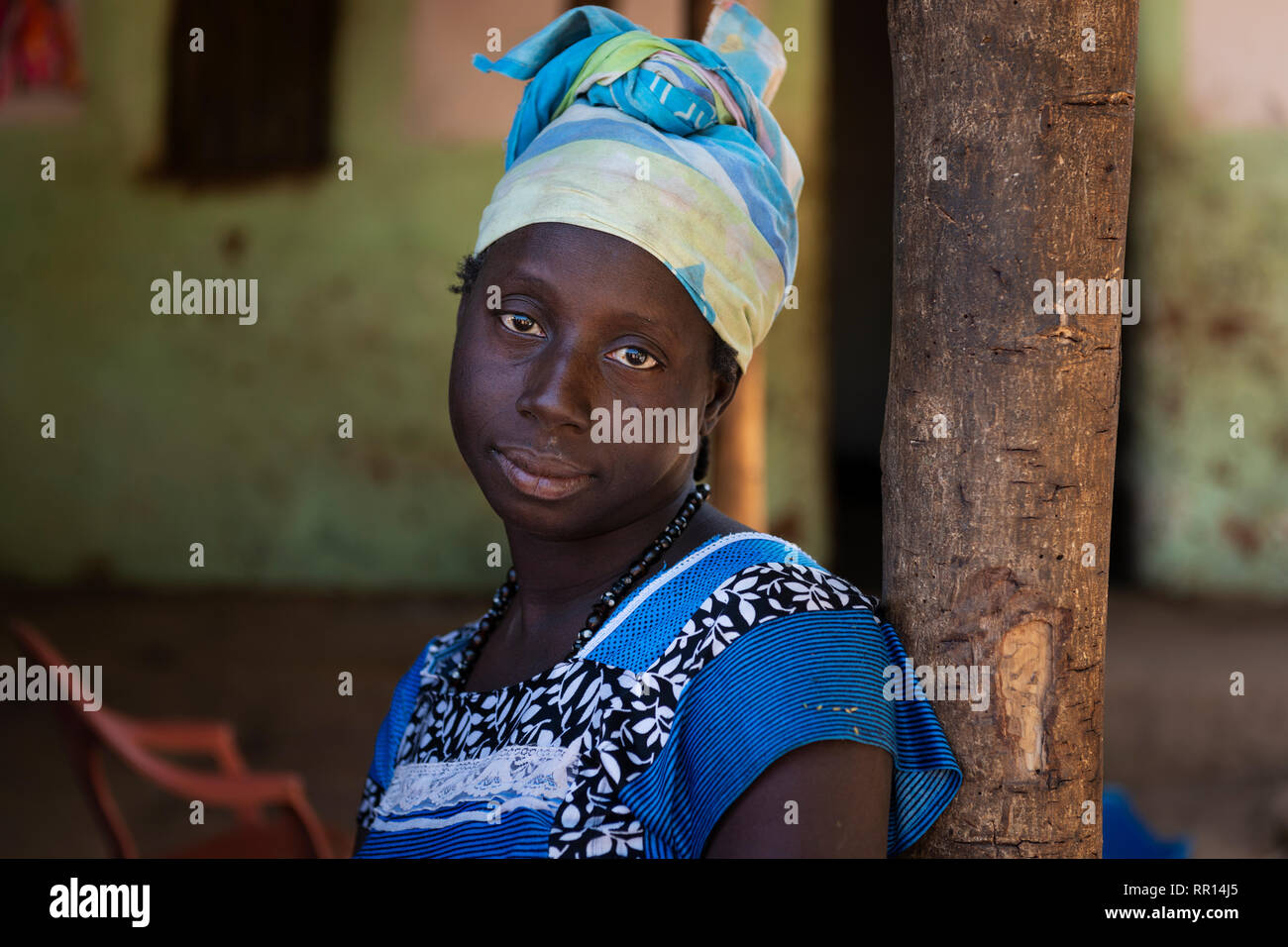 Young woman bissau guinea bissau hi-res stock photography and images