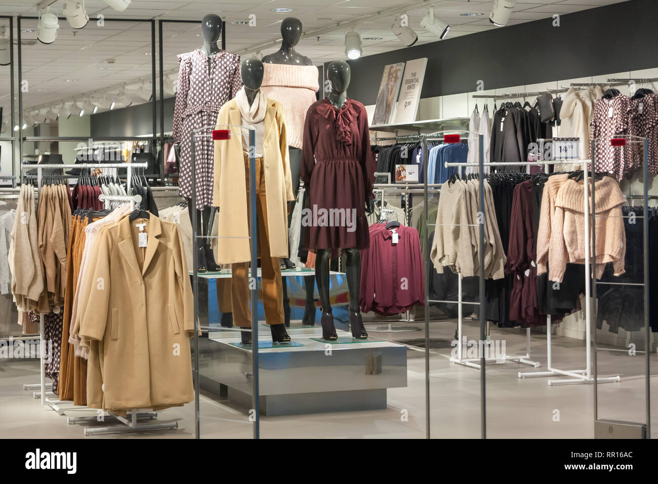 KOTKA, FINLAND - SEPTEMBER 27, 2018: Mannequins in the interior of the  store H&M in Shopping Center Pasaati Stock Photo - Alamy