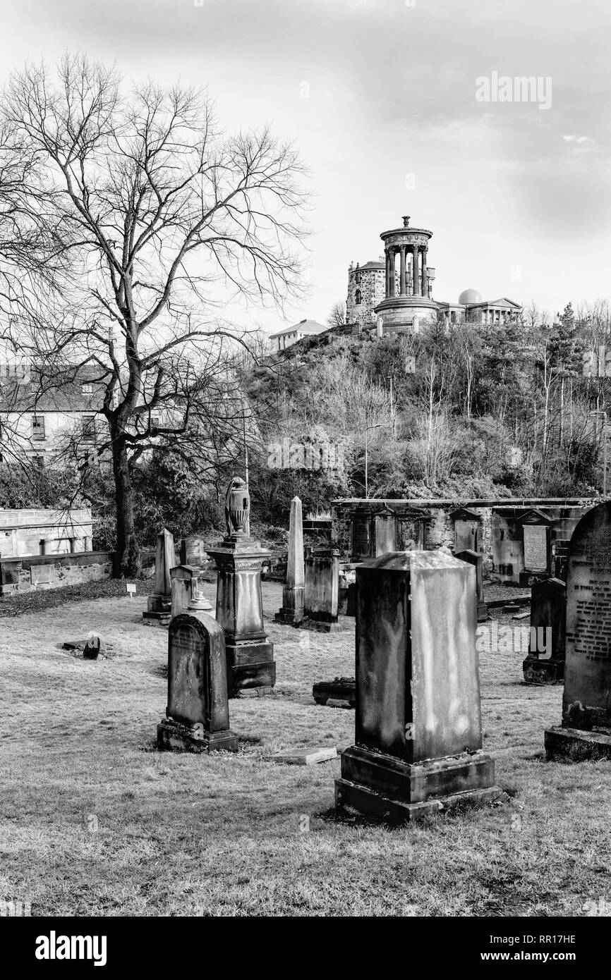 Wolking for the street o Edimburgo - The Castle Stock Photo