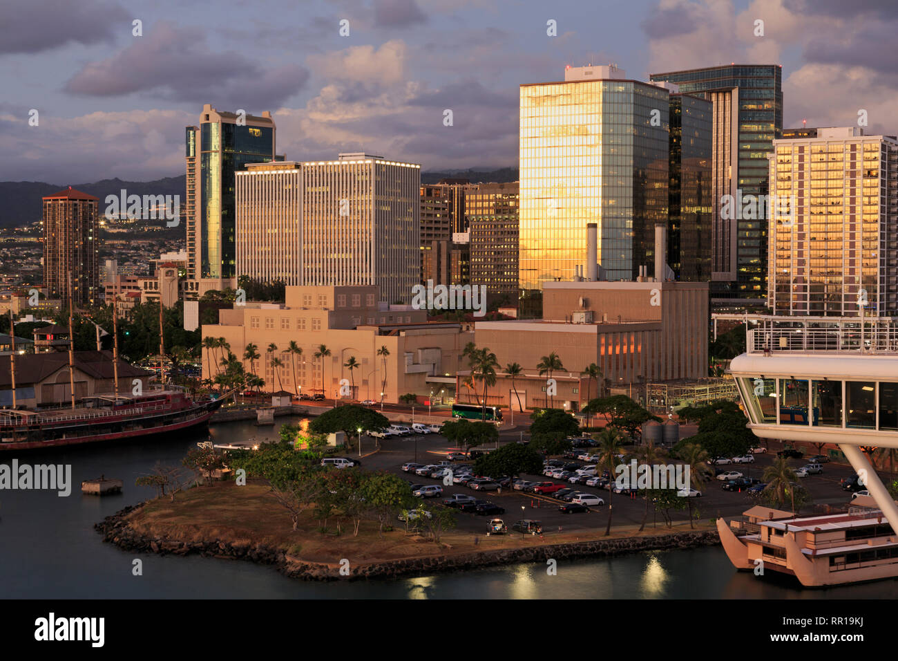 Hawaii oahu honolulu skyline hi-res stock photography and images - Alamy