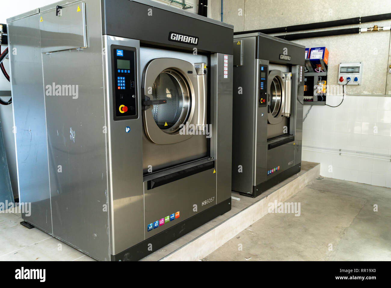 Lavadoras de ropa fotografías e imágenes de alta resolución - Alamy