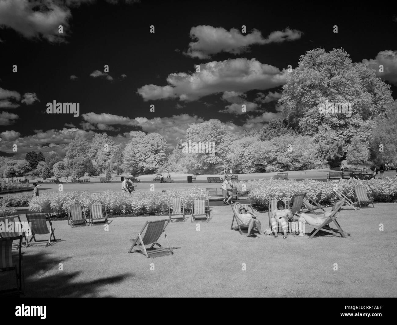Regents park london Black and White Stock Photos & Images - Alamy