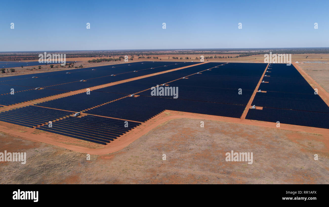 Solar electricity farm in Nyngan NSW Stock Photo