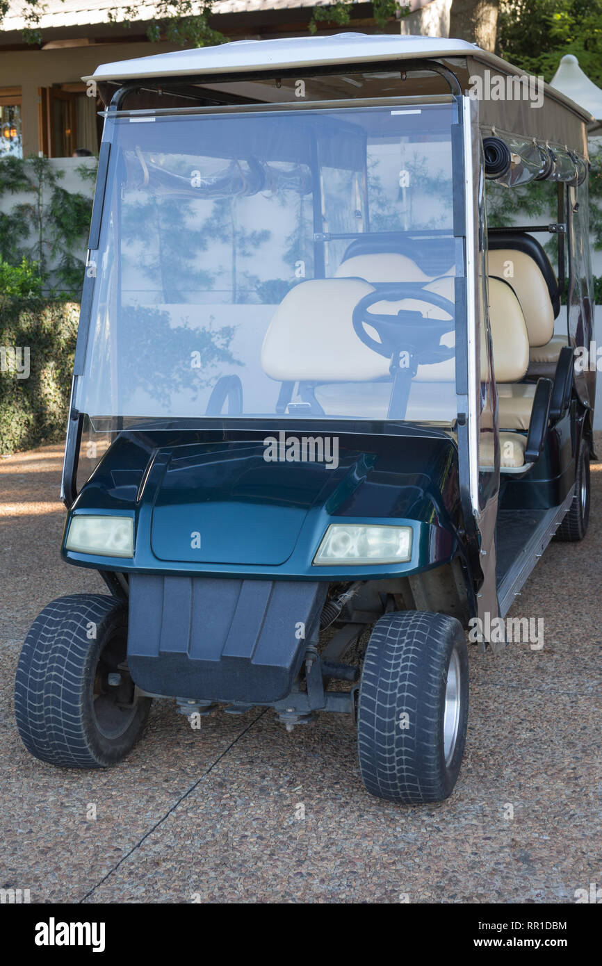 Electric Golf Buggy High Resolution Stock Photography and Images - Alamy