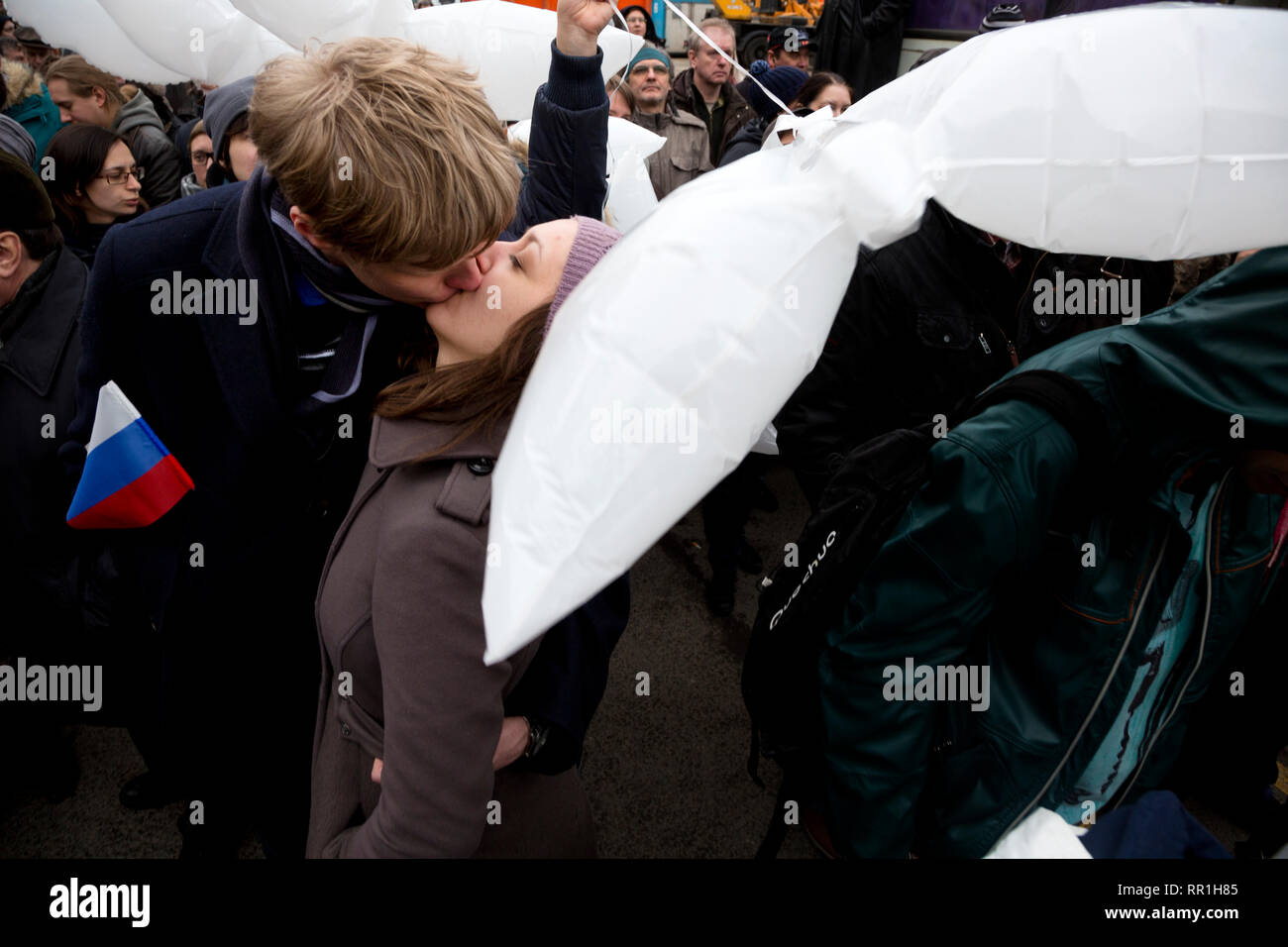People carry balls in the form of white doves in 'March of peace' in central Moscow in support of the Ukrainian people and against a war March 15, 201 Stock Photo