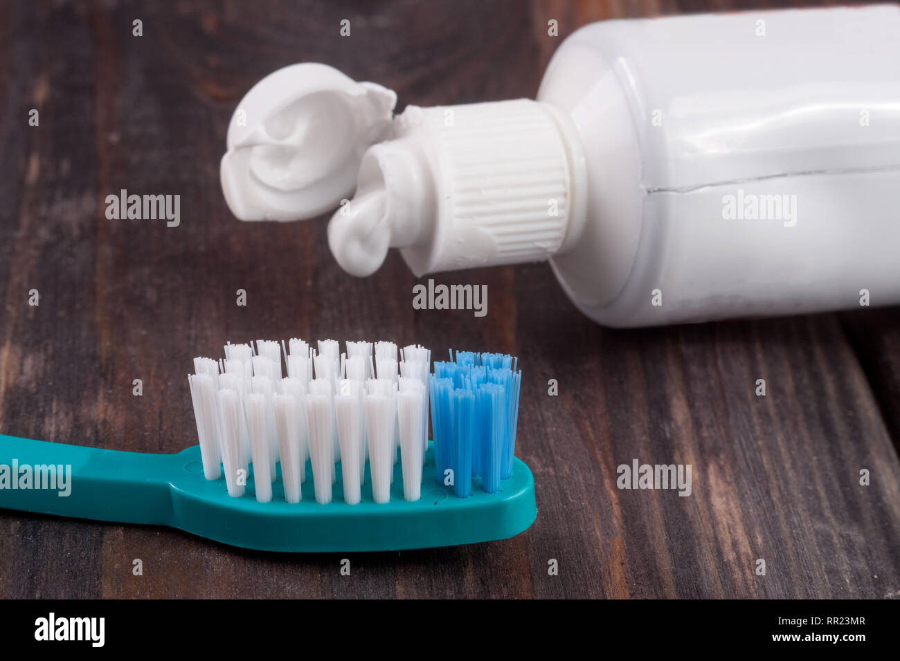 Зубная щётка электрическая y brush 2023. Щетка ортодонтии. Зубная щетка welltooth. Какой зубной щеткой лучше чистить. Какой зубной щеткой лучше чистить.