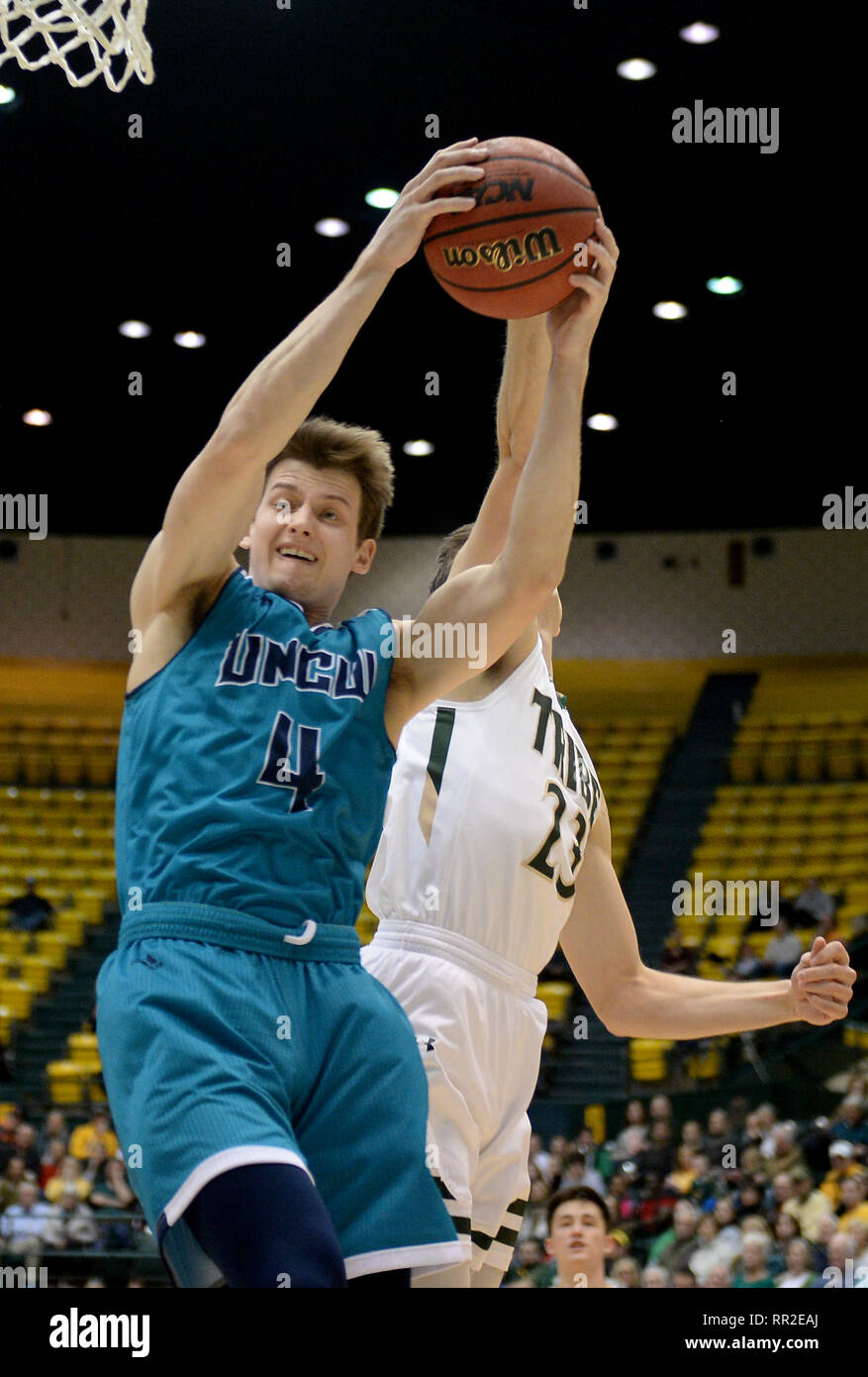 Williamsburg, VA, USA. 23rd Feb, 2019. 20190223 - UNCW forward SHAWN O'CONNELL (4) grabs a rebound against William and Mary forward JUSTIN PIERCE (23) in the first half at Kaplan Arena in Williamsburg, Va. Credit: Chuck Myers/ZUMA Wire/Alamy Live News Stock Photo