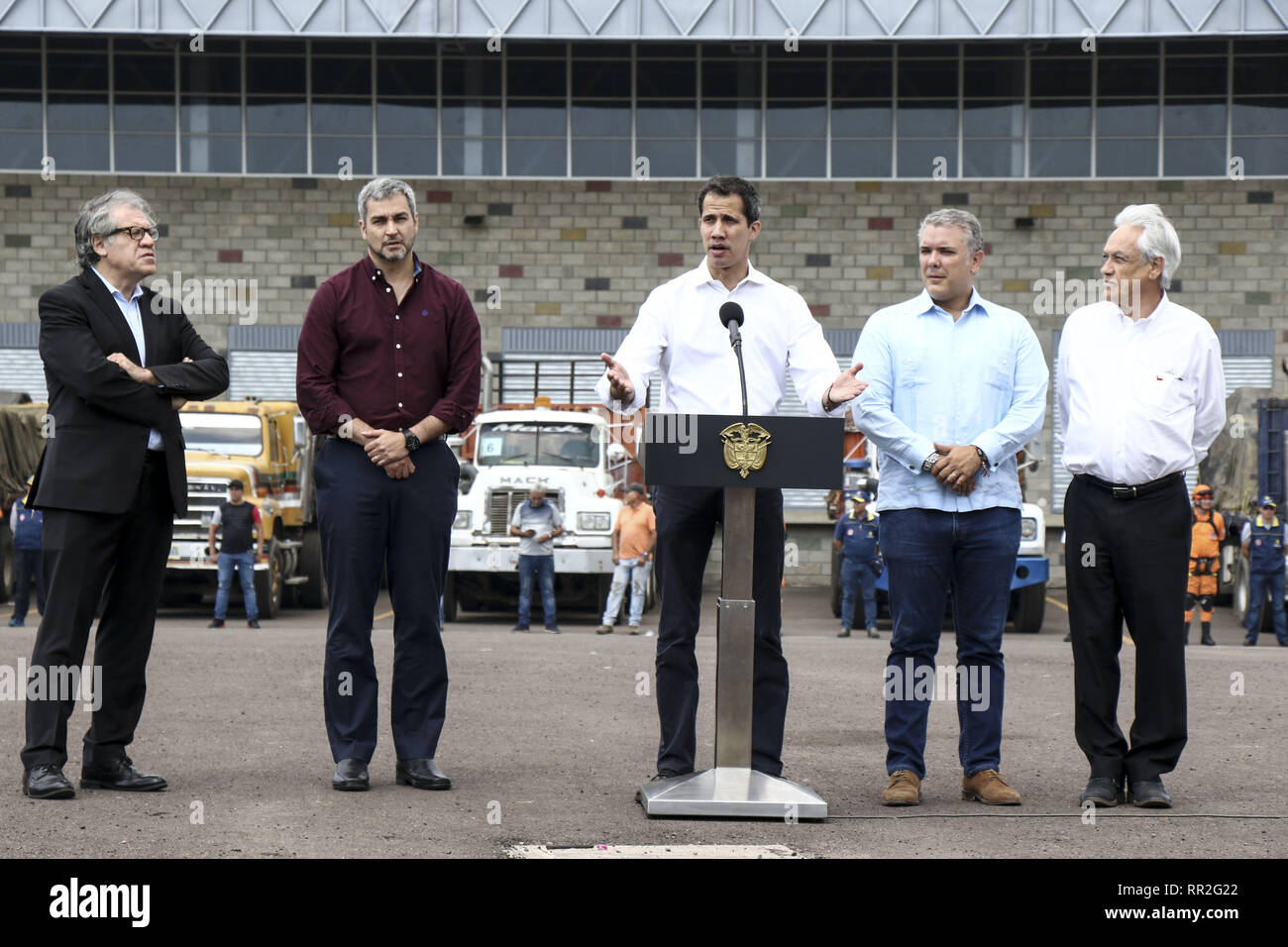 Caracas, Venezuela. 23rd Feb, 2019. Venezuelan opposition leader Juan Guaido (C), flanked by presidents Mario Abdo Benitez (2nd-L) of Paraguay, Ivan Duque (2nd-R) of Colombia and Sebastian Pinera (R) of Chile, and Organization of American States Secretary-General Luis Almagro (L), speaks in an official ceremony in Cucuta on the Colombian side of the Tienditas International Bridge before the attempt to cross humanitarian aid over the border into Venezuela, on February 23, 2019. US-donated humanitarian aid was ''on its way'' to Venezuela, opposition leader Juan Gauido announced Saturday as Stock Photo