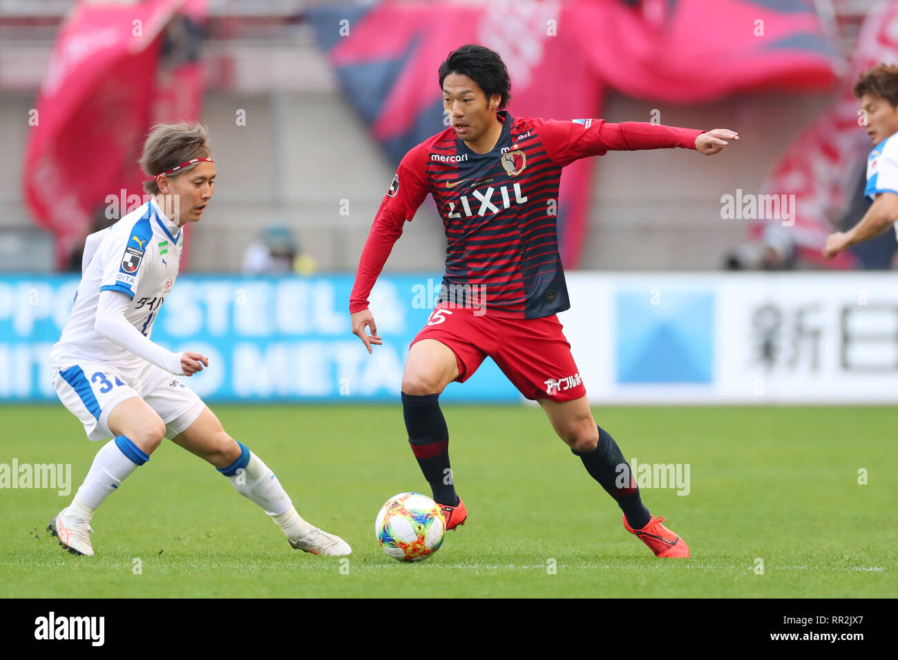 L to R) Ryosuke Maeda (Trinita), Sho Ito (Antlers), FEBRUARY 23, 2019 -  Football / Soccer : 2019 J1