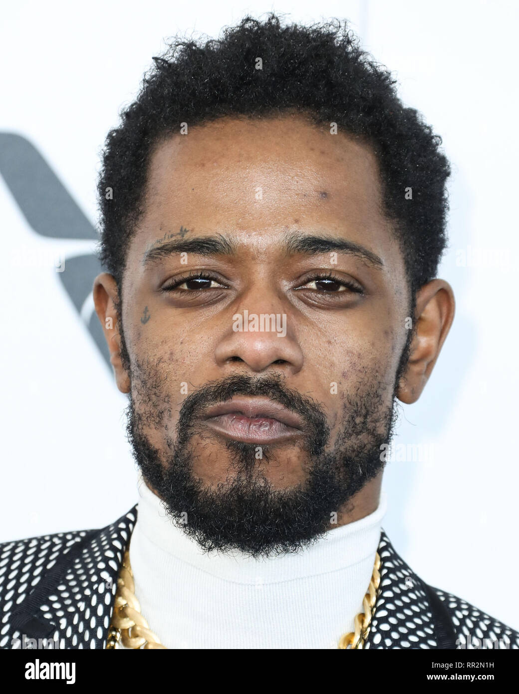 santa monica los angeles ca usa february 23 actor lakeith stanfield wearing karen walker eyewear sunglasses arrives at the 2019 film independent spirit awards held at the santa monica beach on february 23 2019 in santa monica los angeles california united states photo by xavier collinimage press agency RR2N1H