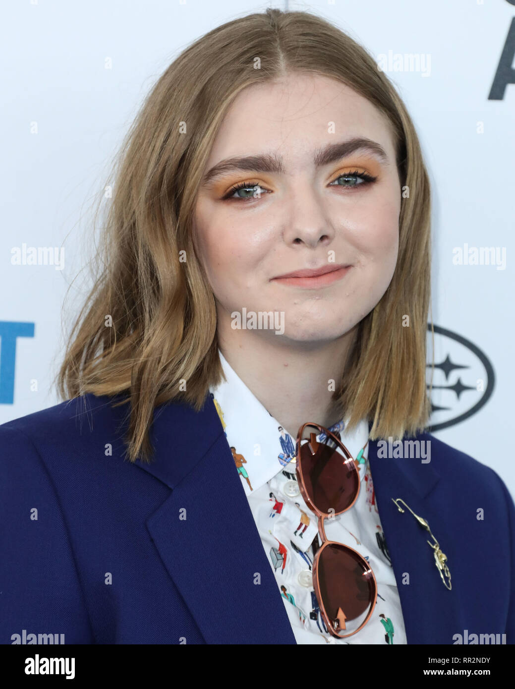 santa monica los angeles ca usa february 23 actress elsie fisher wearing a paul smith suit freda salvador boots a ten thousand things pin a mulberry bag and karen walker eyewear sunglasses arrives at the 2019 film independent spirit awards held at the santa monica beach on february 23 2019 in santa monica los angeles california united states photo by xavier collinimage press agency RR2NDY