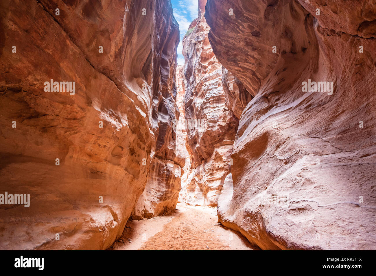 The Siq, the narrow slot-canyon that serves as the entrance passage to the hidden  city of Petra, Jordan Stock Photo - Alamy