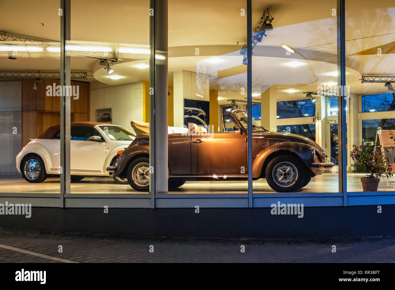 Heidelberger Platz, WilmersdorfBerlin.Wilhelm Pusch Volkswagen & Audi