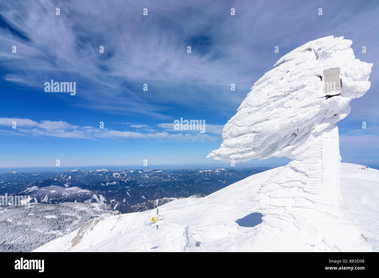 Puchberg am Schneeberg: mountain Schneeberg, summit Klosterwappen, snow covered summit cross in Wiener Alpen, Alps, Niederösterreich, Lower Austria, A Stock Photo
