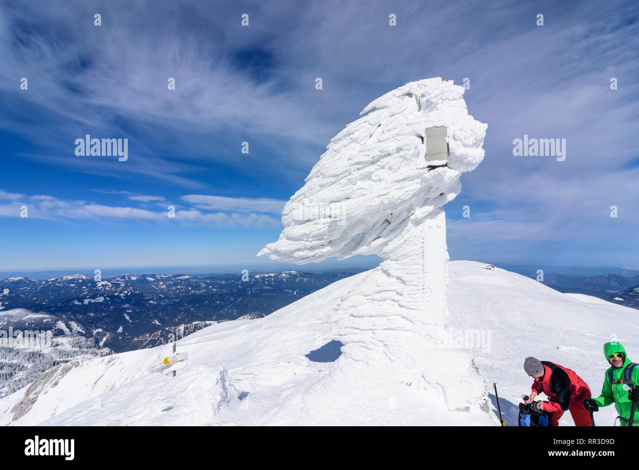 Puchberg am Schneeberg: mountain Schneeberg, summit Klosterwappen, snow covered summit cross, mountaineer in Wiener Alpen, Alps, Niederösterreich, Low Stock Photo