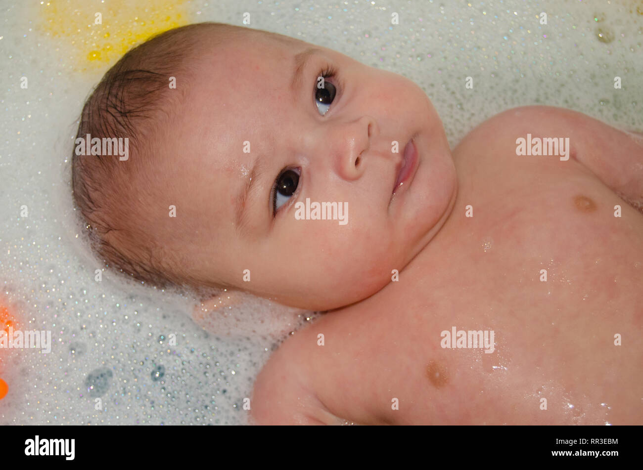 Washing hair shampoo kids hi-res stock photography and images - Page 2 -  Alamy
