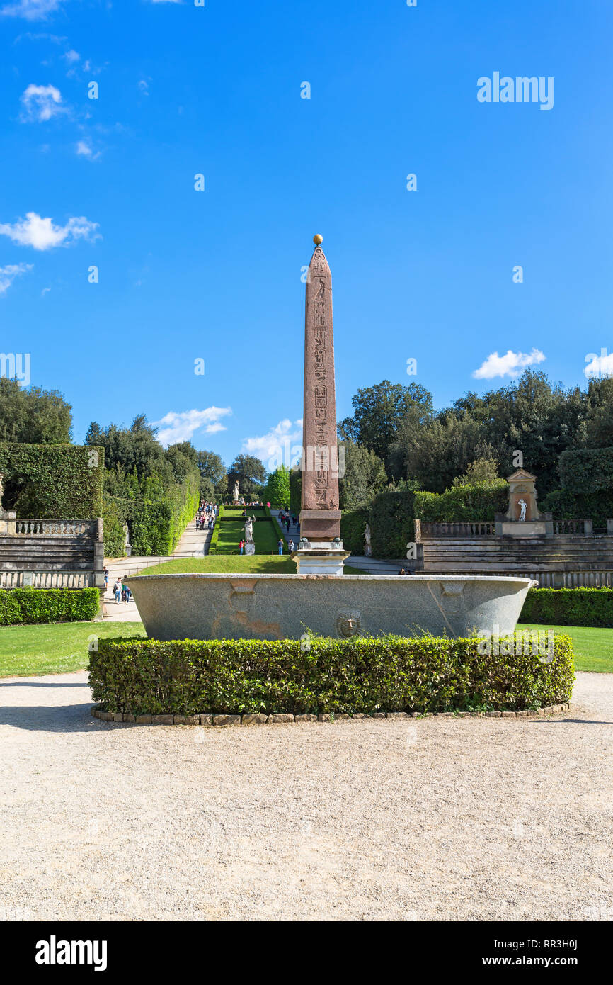 Garden obelisk hires stock photography and images Alamy