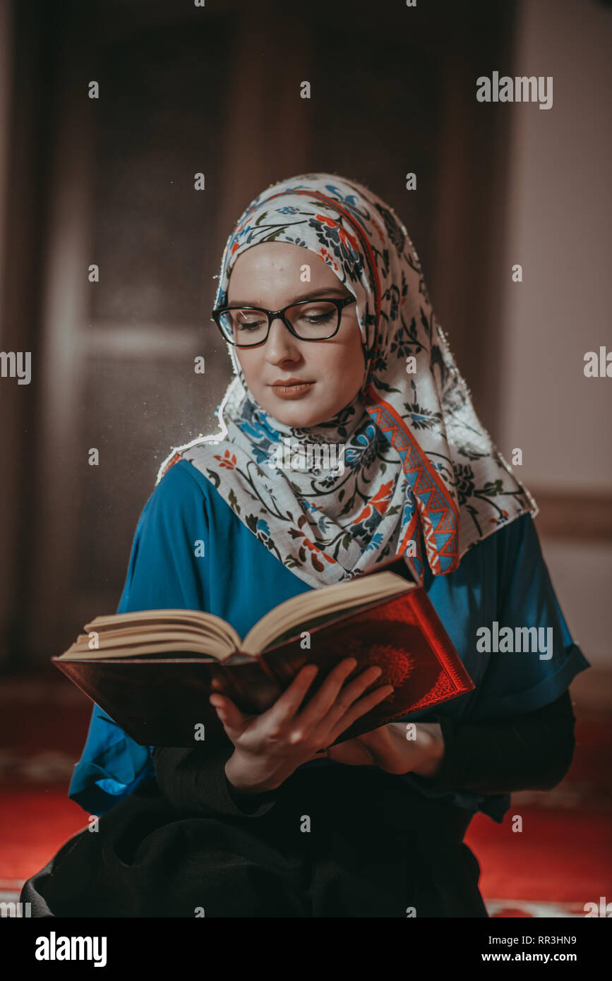 510+ Girl Reading Koran Stock Photos, Pictures & Royalty-Free Images -  iStock