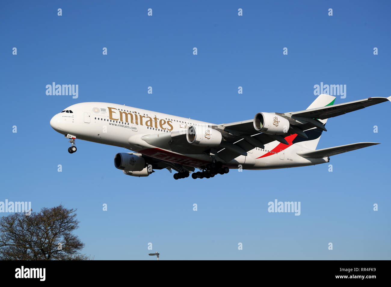 Emirates Airbus A380 A6-EEN landing at Heathrow Airport, UK Stock Photo